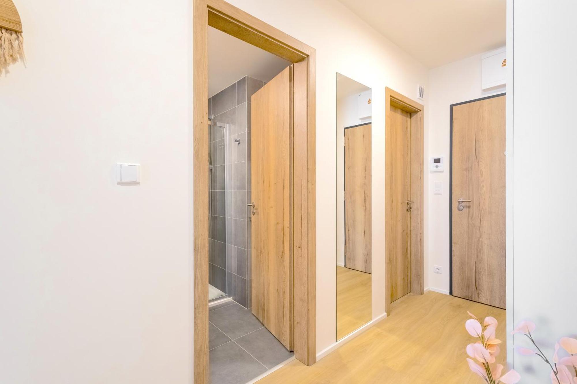 Design Apartment - Balcony, Free Parking, Yoga, 10 Mins To Center, By Gravity Praga Exterior foto